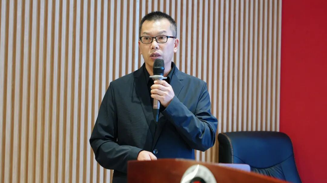麓高高级中学段勇老师.jpg